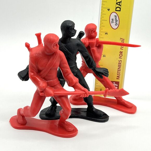 Vintage Greenbrier International 4" Ninja Samurai Plastic Toy Figures Red Black - Picture 5 of 12